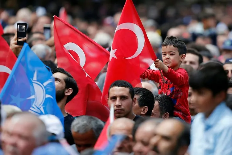Vatandaşlar Cumhurbaşkanı Erdoğan'ı Isparta'da coşkuyla karşıladı