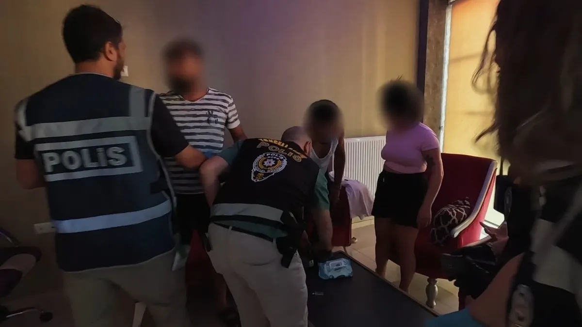 SON DAKİKA… Tunceli merkezli 5 ilde fuhuş operasyonu: 6 şüpheli tutuklandı! SON DAKİKA… Tunceli merkezli 5 ilde fuhuş operasyonu: 6 şüpheli tutuklandı!