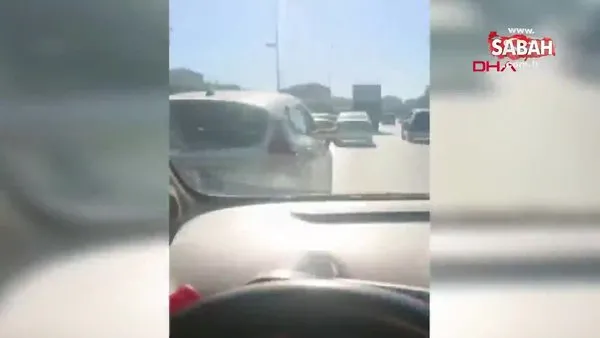 Küçükçekmece D-100'de yol kesen sürücü, hamile kadının bulunduğu arabayı yumrukladı | Video