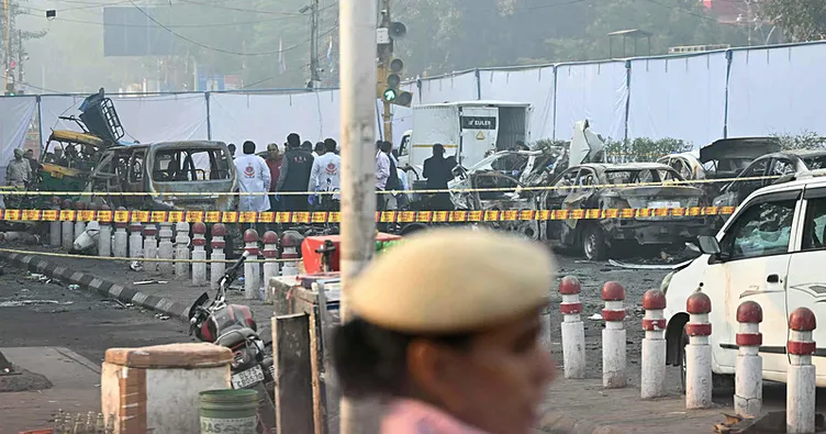 Yeni Delhi’de korkunç patlama: Bomba yüklü araç infilak etti! 13 ölü