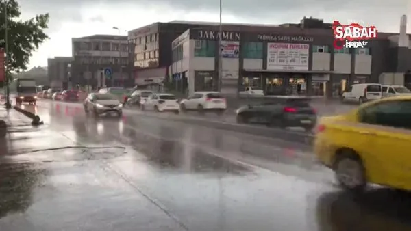 İstanbul’da sağanak yağış başladı, gündüz geceye döndü | Video