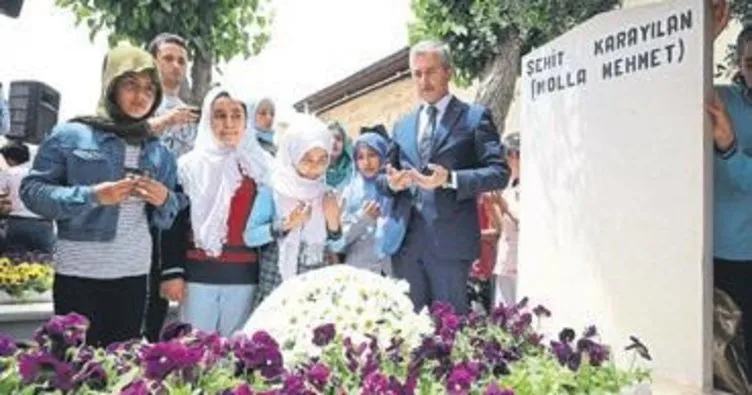 Molla Mehmet mezarı başında anıldı