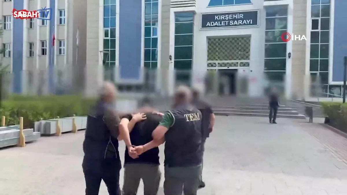 DEAŞ operasyonunda 3 şüpheli yakalandı, 1 kişi tutuklandı | Video videosunu izle DEAŞ operasyonunda 3 şüpheli yakalandı, 1 kişi tutuklandı | Video videosunu izle