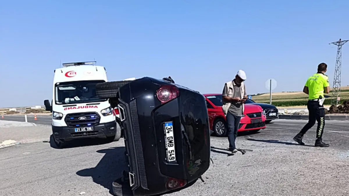 Diyarbakır’da iki otomobil çarpıştı: 3 kişi yaralandı! Diyarbakır’da iki otomobil çarpıştı: 3 kişi yaralandı!