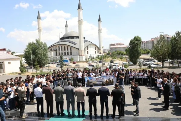 agridan-200-ogrenci-canakkale-ve-ankaraya-tarih-yolculuguna-ugurlandi-1786543785356.jpg