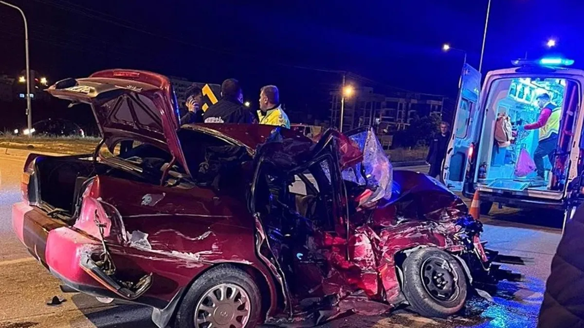 Mersin’de minibüs ile otomobil çarpıştı: 1 ölü Mersin’de minibüs ile otomobil çarpıştı: 1 ölü