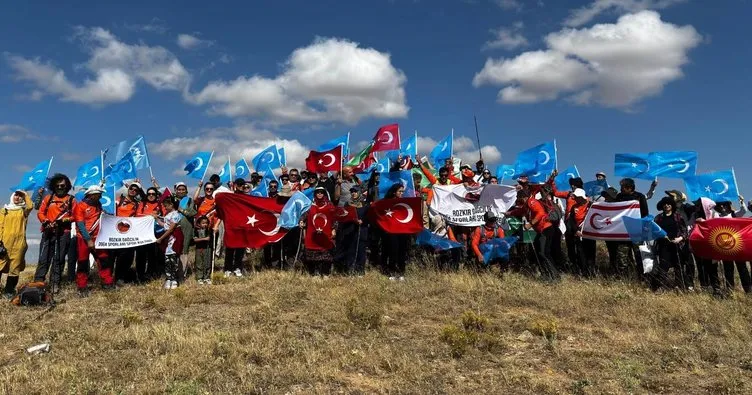 BOZDAK üyeleri Doğu Türkistan için yürüdü