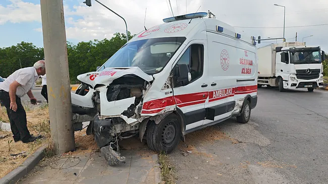 bitliste-ambulans-ile-suv-tipi-arac-carpisti-10-kisi-yaralandi-1782234097578.jpg