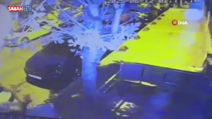 Birlikte yaşadığı kadının evini ateşe verip böyle kaçtı | Video
