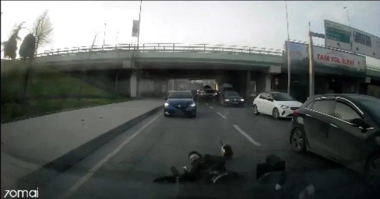 Kağıthane’de motosikletli gençten feci kaza! Metrelerce sürüklenip aracın altına girdi