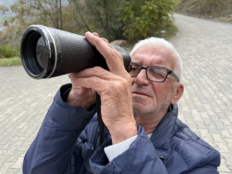 Bu mezarlık sadece dürbünle ziyaret ediliyor: Gurbette gibi uzaktan dua ediyorum!