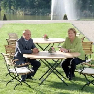 Almanya Başbakanı Merkel ve Rusya Devlet Başkanı Putin Berlin'de görüştü