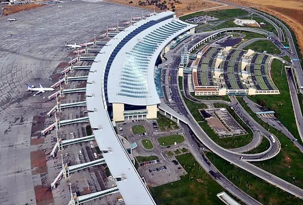 bakan-uraloglu-esenboga-havalimani-30-milyon-yolcu-kapasitesine-ulasti-1768828191755.jpg