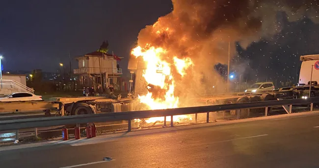 Beylikdüzü'nde korkunç tır yangını! Alev topuna döndü! -