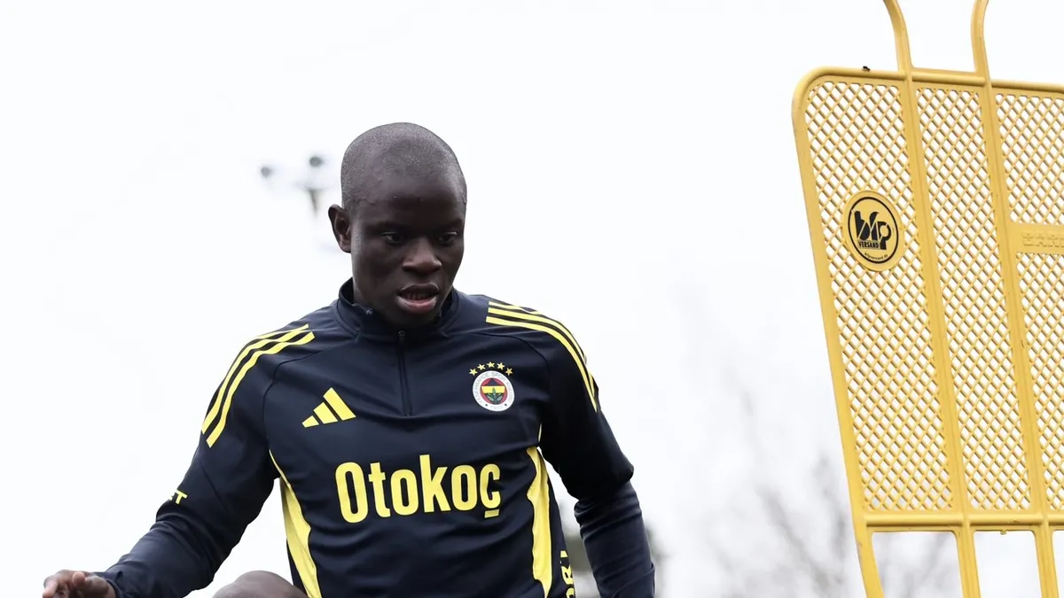 N’Golo Kante, Fenerbahçe’de ilk antrenmanını yaptı N’Golo Kante, Fenerbahçe’de ilk antrenmanını yaptı