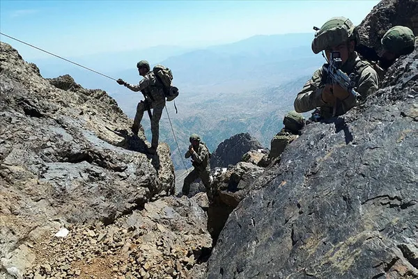 Terör örgütü PKK’nın elebaşı Murat Karayılan saklandığı delikten itiraf etti: Karşımızda ‘Nereye gidersem orayı alırım’ diyen bir devlet var