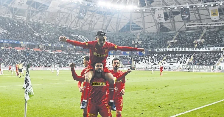 Göz göz üçlük attı