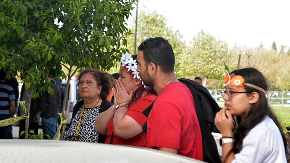 Karnaval yolunda feci kaza: Gamze öldü, sevgilisi ağır yaralandı! Karnaval yolunda feci kaza: Gamze öldü, sevgilisi ağır yaralandı!
