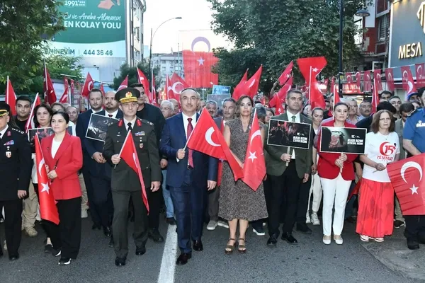 tekirdagda-200-metrelik-turk-bayragiyla-15-temmuz-demokrasi-yuruyusu-1784207176074.jpg