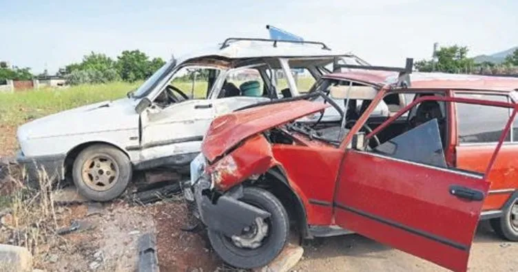 Gaziantep’te iki otomobil çarpıştı: 4 kişi yaralandı