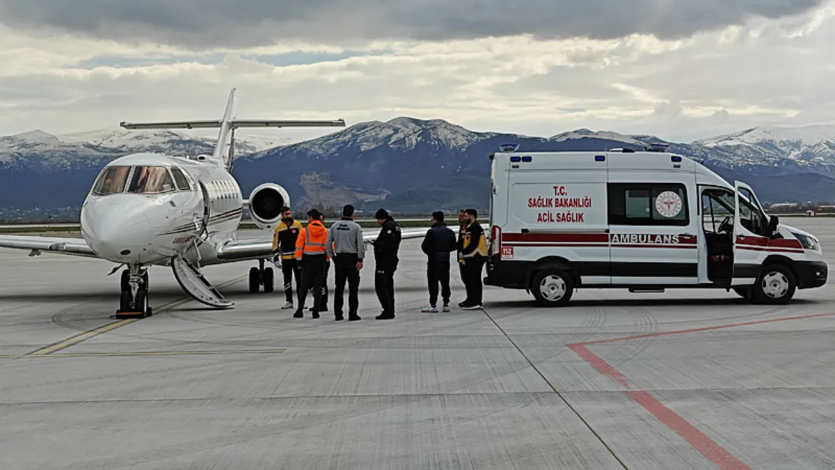 Muş’ta ambulans uçak 2 günlük bebek için havalandı Muş’ta ambulans uçak 2 günlük bebek için havalandı