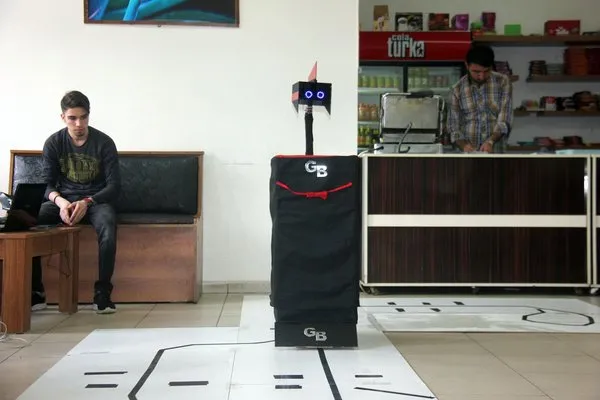 Garsonbot sipariş alıp servis yapıyor!