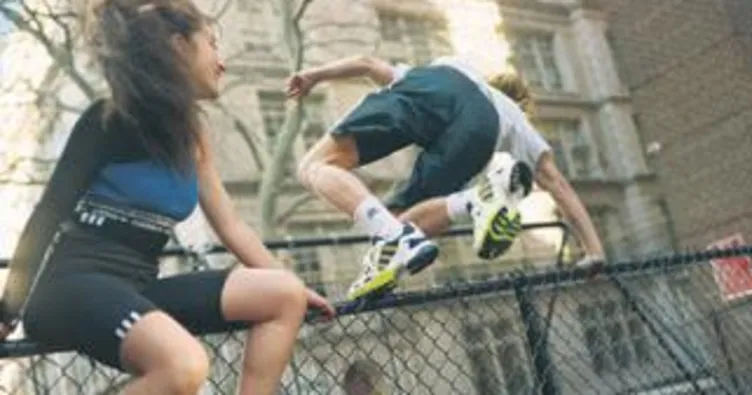 90’ların silüetleri renkli koleksiyonda