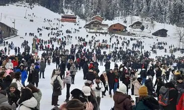 Kardan adam festivalinde on binler gönüllerince eğlendi
