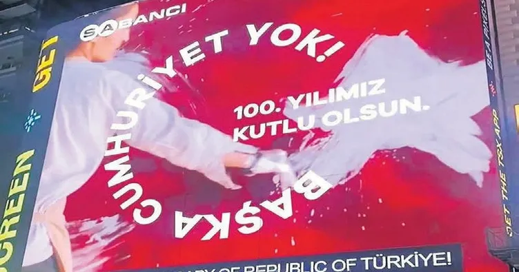 Times Meydanı’nda Cumhuriyet coşkusu