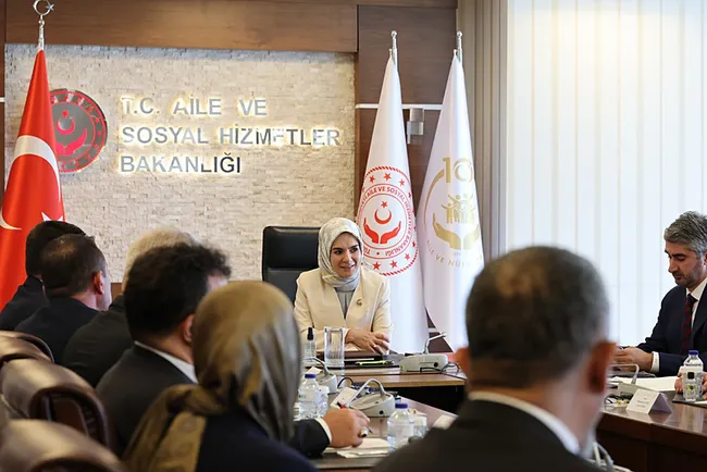 bakan-goktas-sehit-aileleri-ve-gazilerle-bir-araya-geldi-1786373621756.jpg