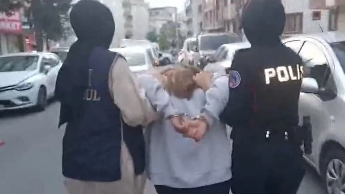 Teröristbaşı lehine sloganlar atmışlardı… O hainler operasyonla yakalandı… Teröristbaşı lehine sloganlar atmışlardı… O hainler operasyonla yakalandı…