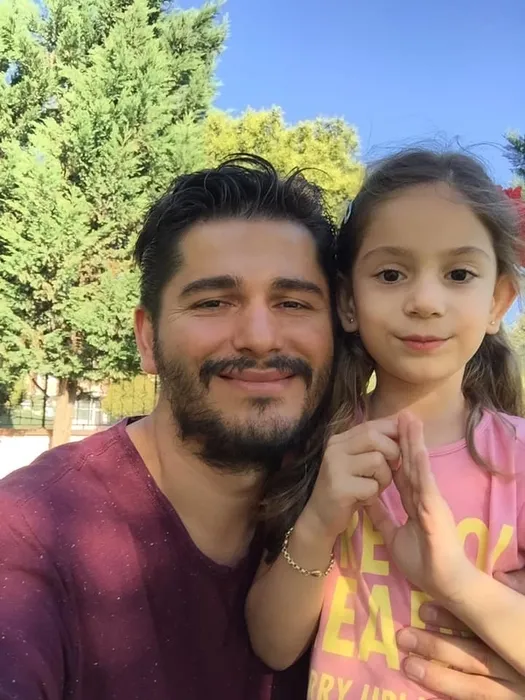 I preu fytin vajzës 7-vjeçe dhe tentoi të vrasë veten: Autori turk, parukier i VIP-ave në Shqipëri