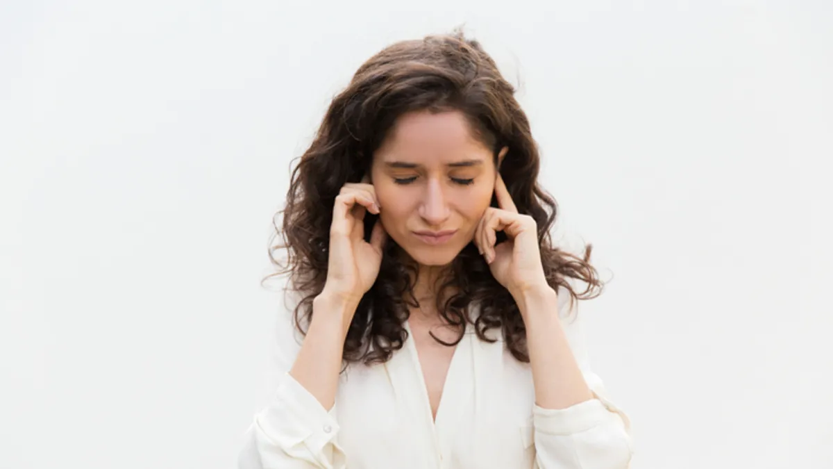 Ağız şapırdatması sizi öfkelendiriyorsa dikkat! Günlük hayatı felç eden o rahatsızlık… Ağız şapırdatması sizi öfkelendiriyorsa dikkat! Günlük hayatı felç eden o rahatsızlık…