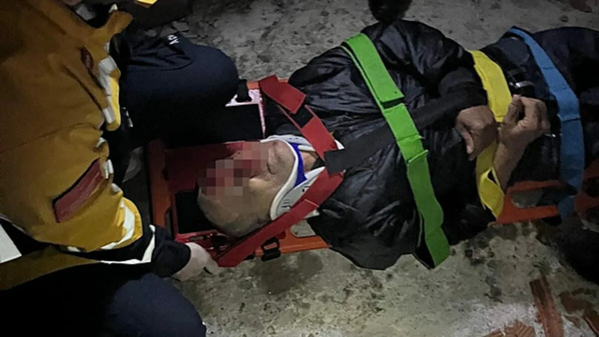 Balıkesir’de bir kişi asansör boşluğuna düştü! Balıkesir’de bir kişi asansör boşluğuna düştü!