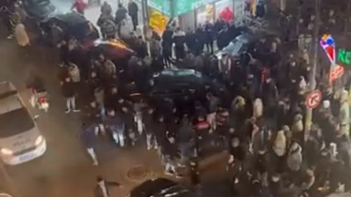 Küçükçekmece’de sokak ortasında silahlı saldırı: 2 ölü, 1 yaralı! Küçükçekmece’de sokak ortasında silahlı saldırı: 2 ölü, 1 yaralı!