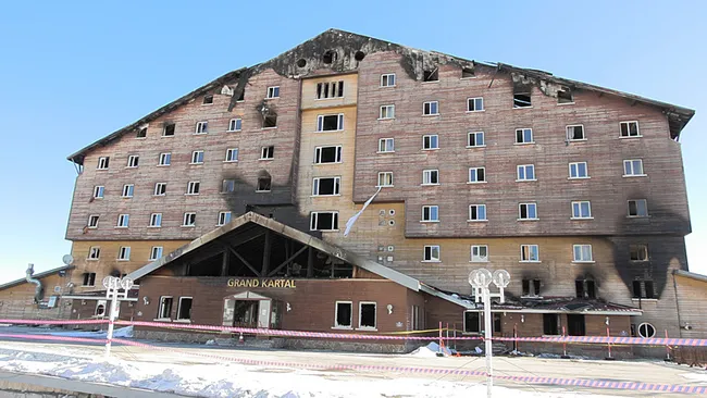 otel-yangininda-hayatini-kaybedenlere-hakaret-eden-sahis-tutuklandi-1738078073694.jpeg