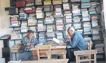 Kahvehane kütüphaneye dönüştü