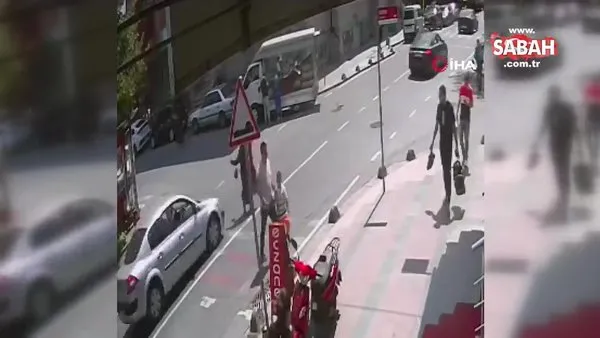 Yaya geçidinde otomobilin çarptığı kadın metrelerce savruldu... O anlar kamerada | Video
