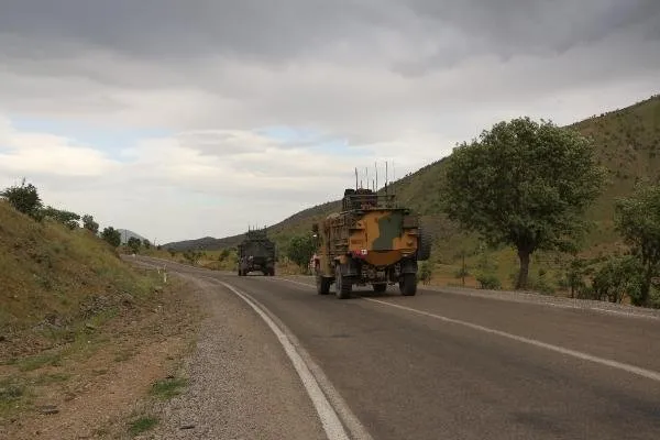 Özel birlikler sınırda! Hem havada hem karada askeri hareketlilik