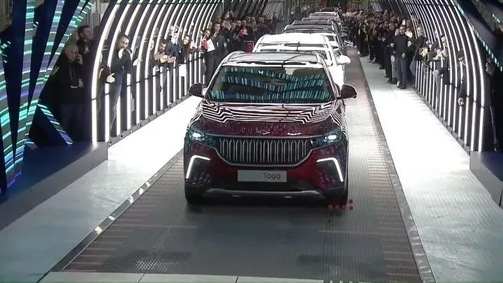 Fransız basını TOGG'u mercek altına aldı: Tek tek incelediler! Her şey çok hızlı gelişti