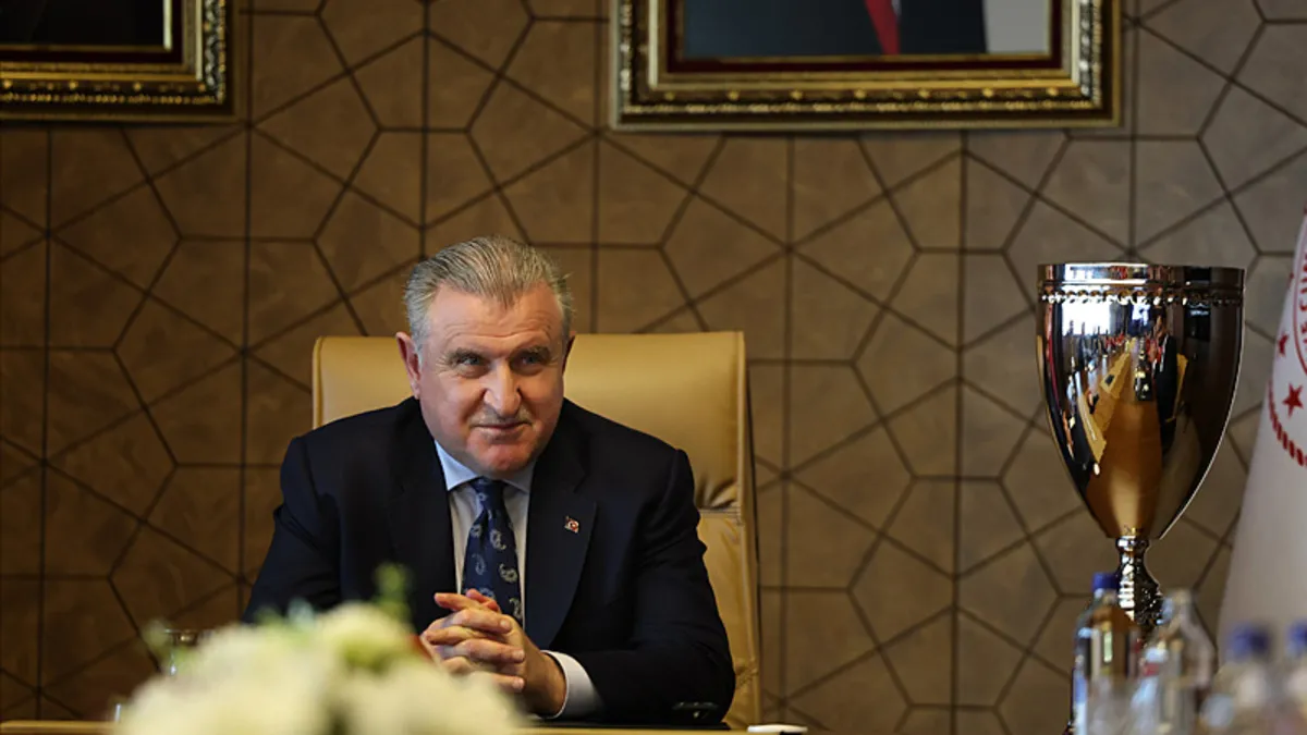 Gençlik ve Spor Bakanı Osman Aşkın Bak’tan VakıfBank’a tebrik! Gençlik ve Spor Bakanı Osman Aşkın Bak’tan VakıfBank’a tebrik!