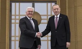 Erdoğan Steinmeier’i resmi törenle karşıladı
