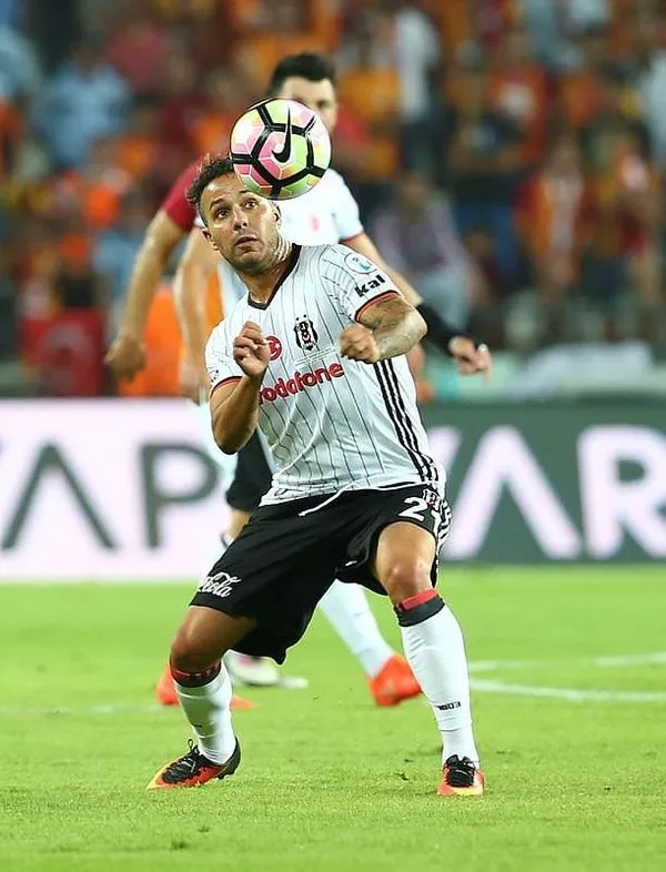 Sneijder ve Quaresma kavga eder