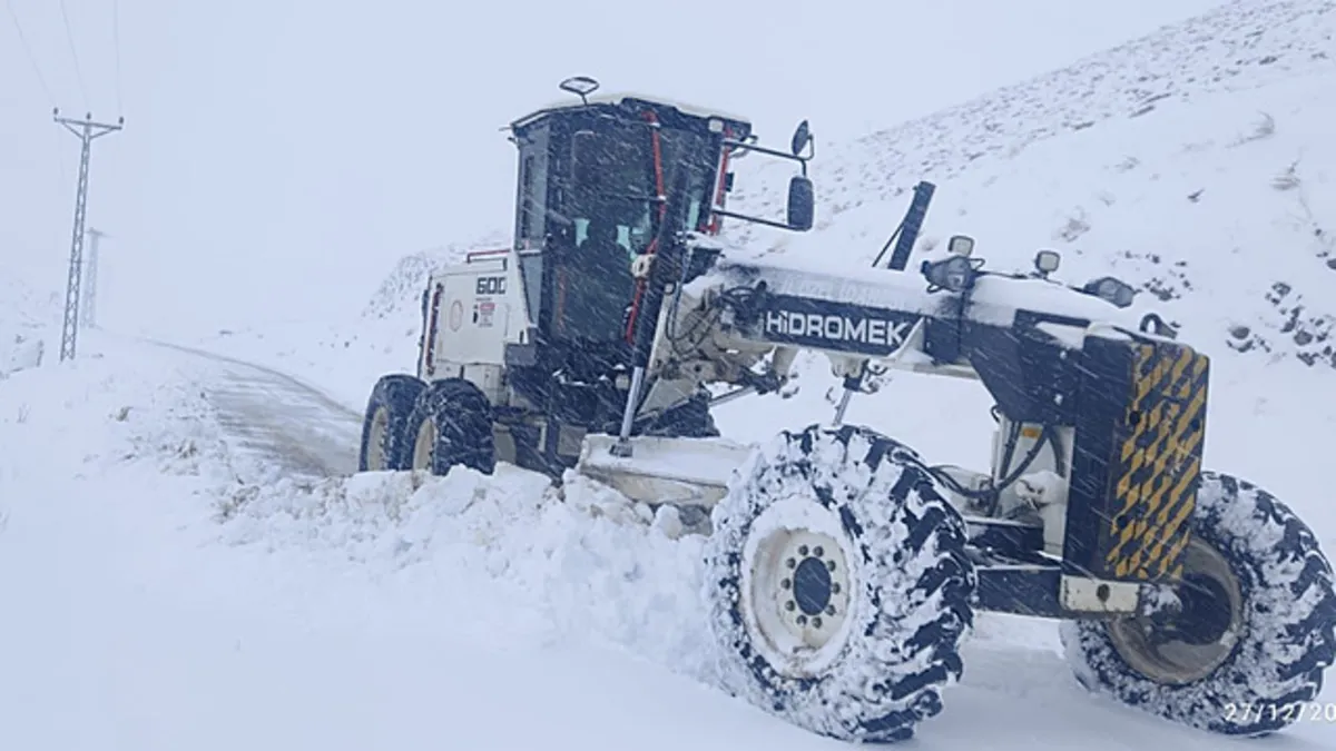 Elazığ’da ekiplerin çalışmaları sürüyor: 79 köy yolu ulaşıma açıldı Elazığ’da ekiplerin çalışmaları sürüyor: 79 köy yolu ulaşıma açıldı