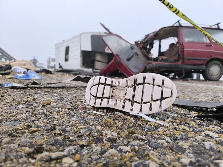 Kırşehir’de katliam gibi kaza: 3 araç birbirine girdi! 3 ölü çok sayıda yaralı var!