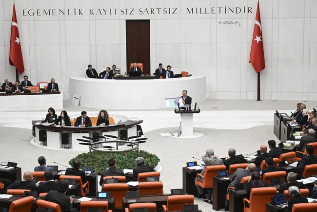 bakan-koca-depremzedelerden-helallik-istedi-gece-gunduz-demeden-elimden-geleni-yapmaya-calistim-1702819214485.jpg