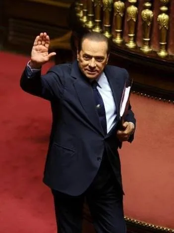 Berlusconi öldü öldü dirildi