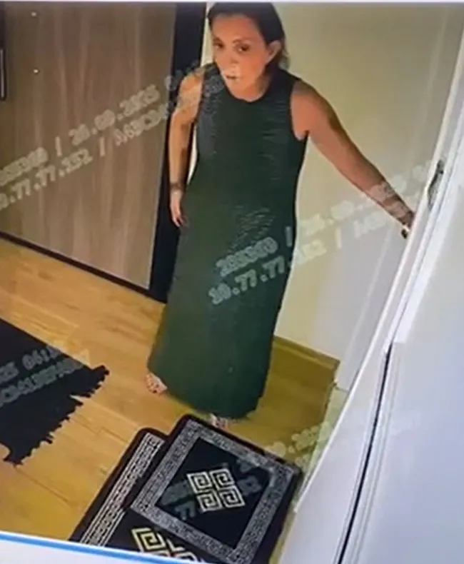 son-dakika-sosyal-medya-bu-iddia-ile-sallaniyor-gullunun-olumunde-kelebek-detayi-birak-annem-atar-1759237550037.jpg SON DAKİKA: Sosyal medya bu iddia ile sallanıyor! Güllü'nün ölümünde kelebek detayı! 'Annem atar...'