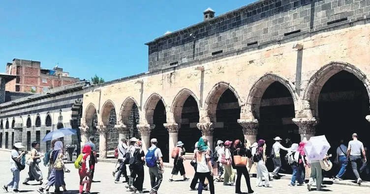 ‘Yeni Sur’a turist akını