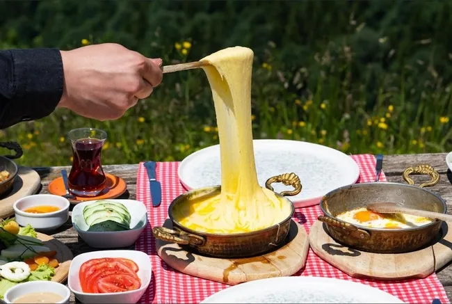 trabzon-kultur-yolu-festivali-coskusu-basladi-kultur-sanat-ve-gastronomi-zenginligi-9-gun-surecek-1780741690806.jpeg